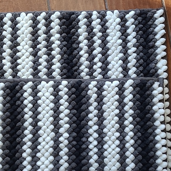 🖤🤍🩶Style Sanctuary Bath Rug Set - Picture 4 of 11